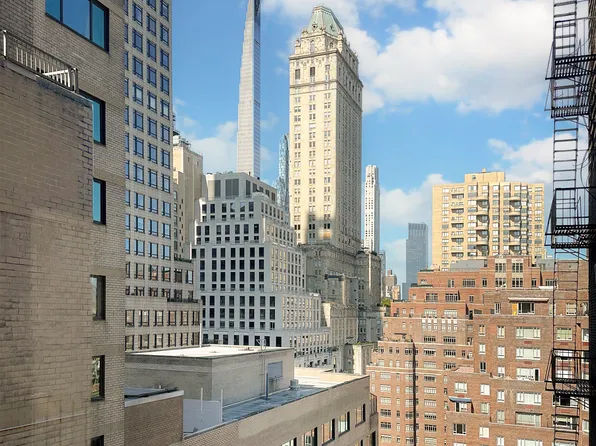 550 Park Avenue image 21 of 26