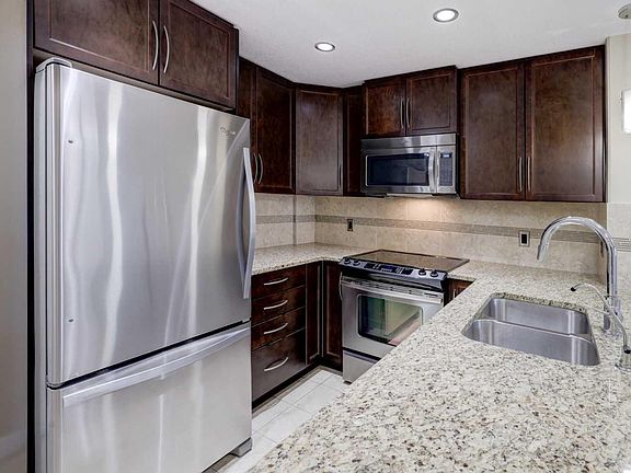 3rd image of 16 Varsity Estates Cir NW #206