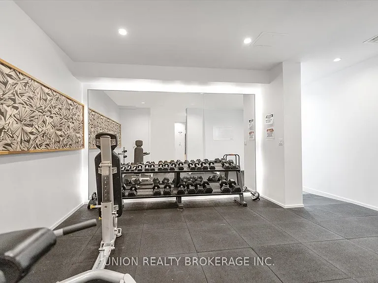 569 King St E #404 — Photo 33
