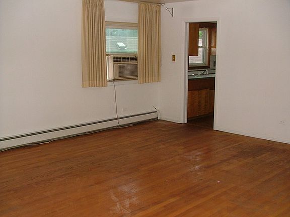 5th image of 7811 S Michigan Ave