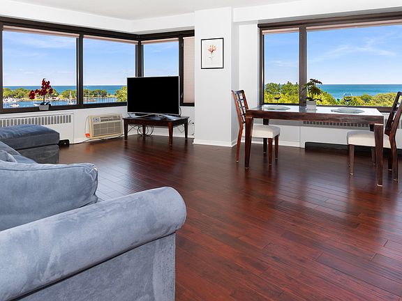 5th image of 3100 N Lake Shore Dr APT 908