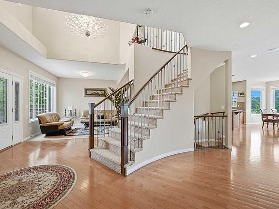 4th image of 106 Panatella Cres NW