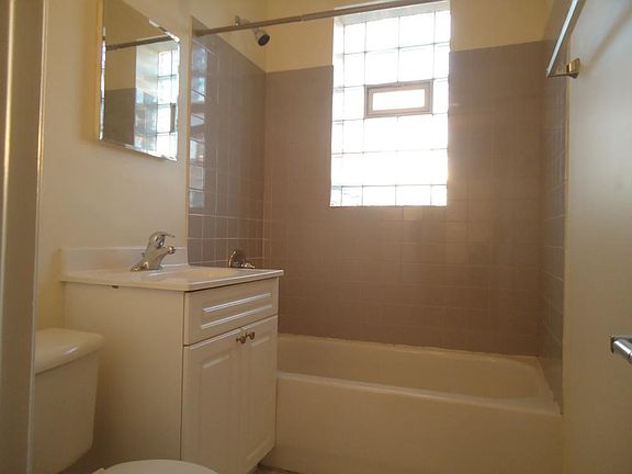 4th image of 5146 S King Dr APT G3