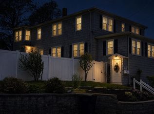 30 Rockland Cir, Hull, MA 02045