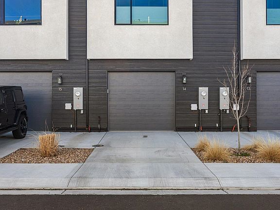 3rd image of 600 Lawrence Ave #14