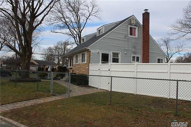 2nd image of 219 Charter Oaks Ave