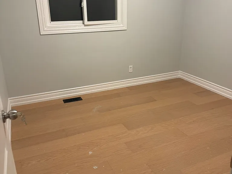 32 Conlins Rd E — Photo 5