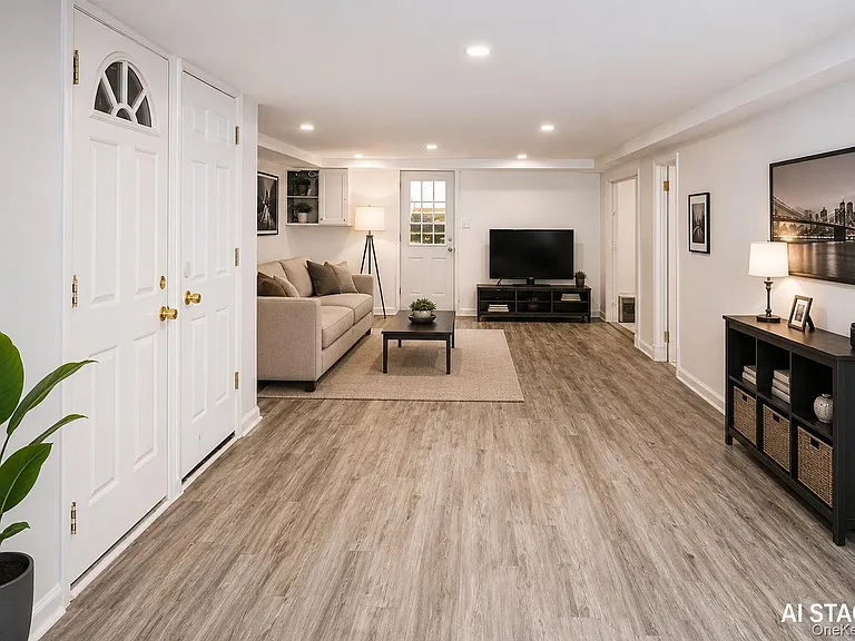 121 Manhasset Ave — Photo 31