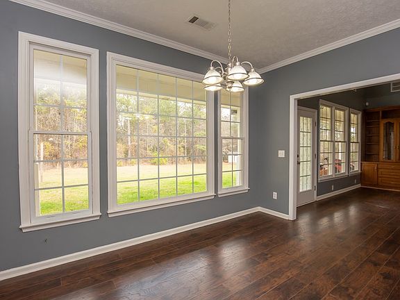 4th image of 130 Lee Road 2058