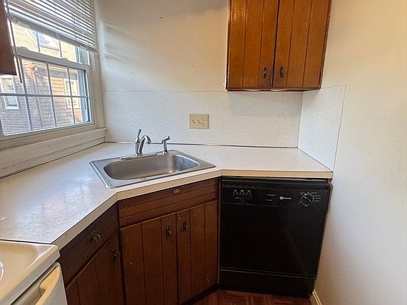 4th image of 23 State St APT 4