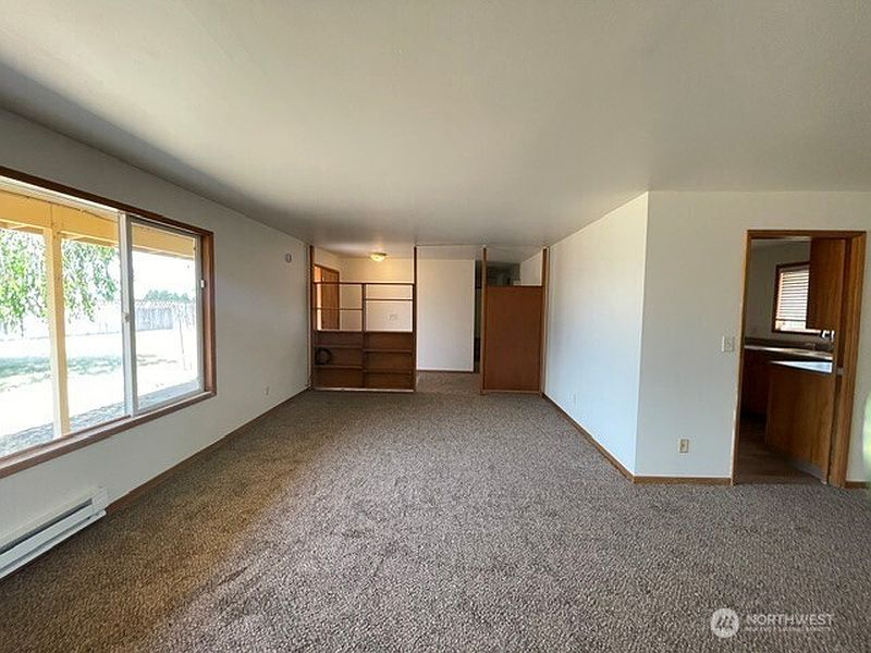 4th image of 511 Castle Dr Street