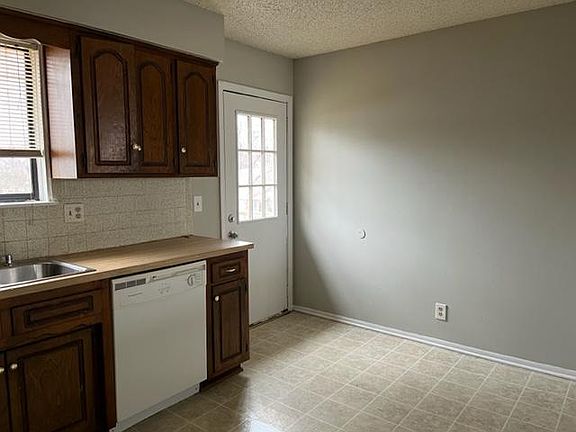 2nd image of 516 Beach St #516
