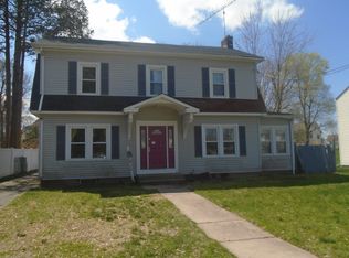 28 Scarborough Rd, Manchester, CT 06040