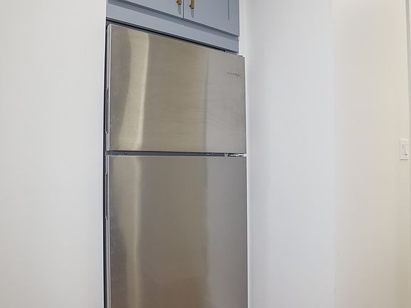 4th image of 2301 S Marshall Blvd #1F
