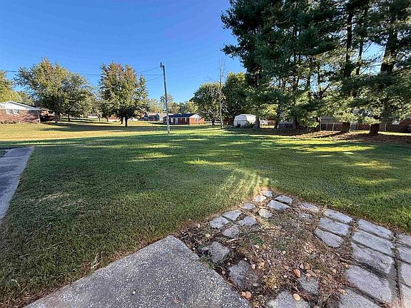 5th image of 1910 Lakeshore Dr