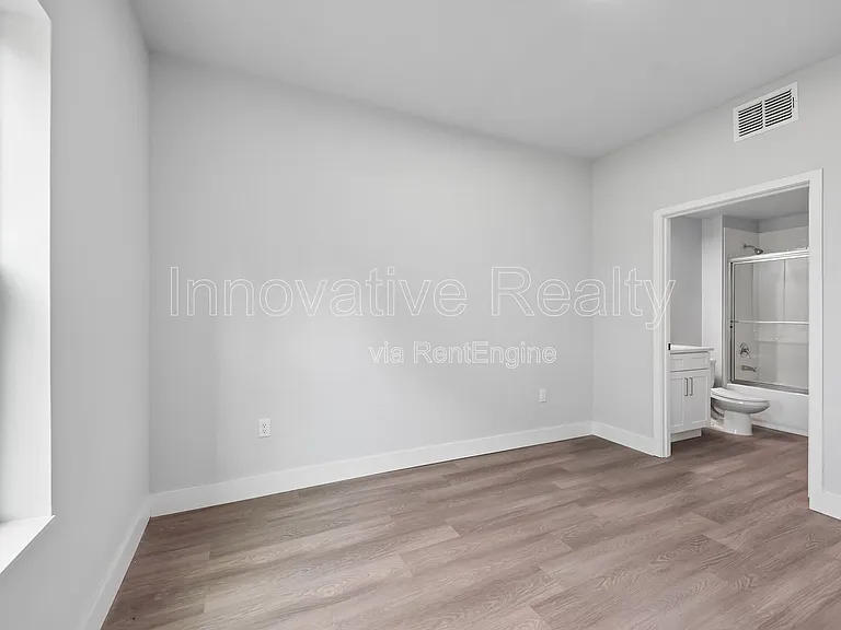 Las Palmas Apartments — Photo 46