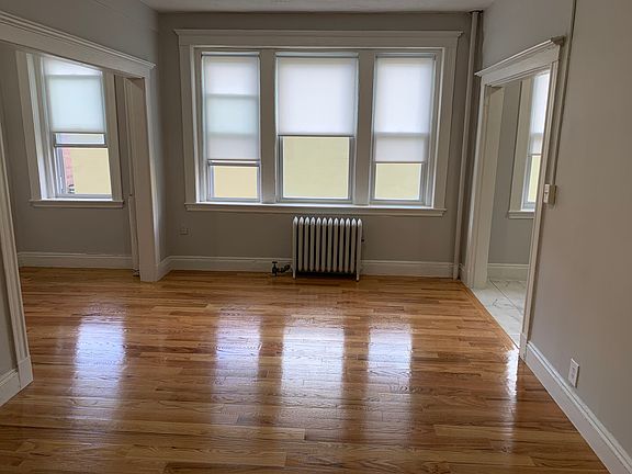 2nd image of 228 Kelton St APT 20