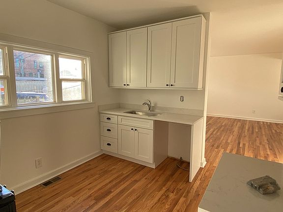 3rd image of 1228 N Greenview Ave House 1