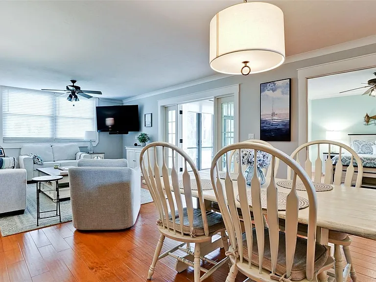 401 Palm Tree Dr — Photo 27