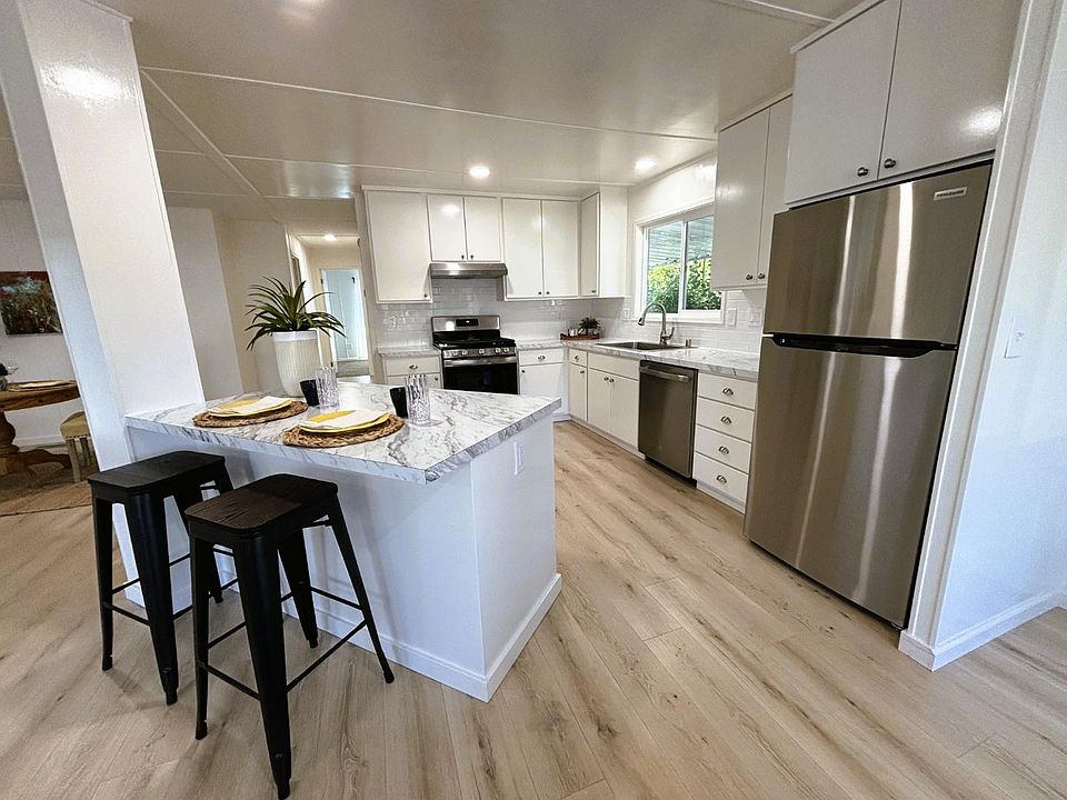 1st image of 510 Saddlebrook Dr #105