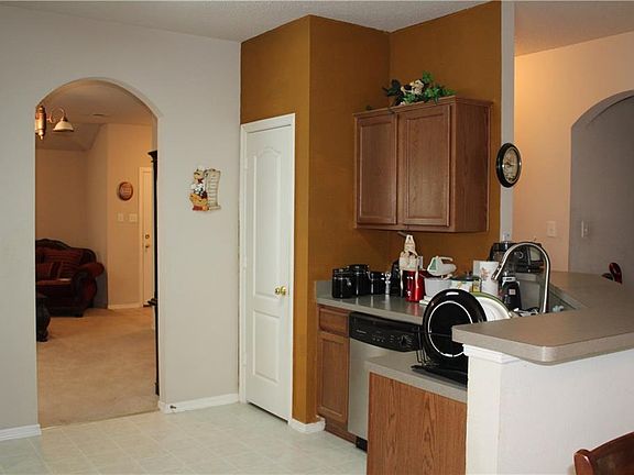 5th image of 236 Chesterfield Cir