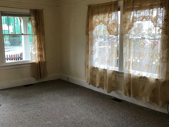 3rd image of 5430 S Puget Sound Ave