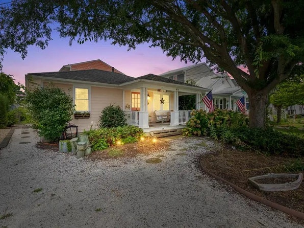 613 Jefferson Ave, Cape Charles, VA 23310