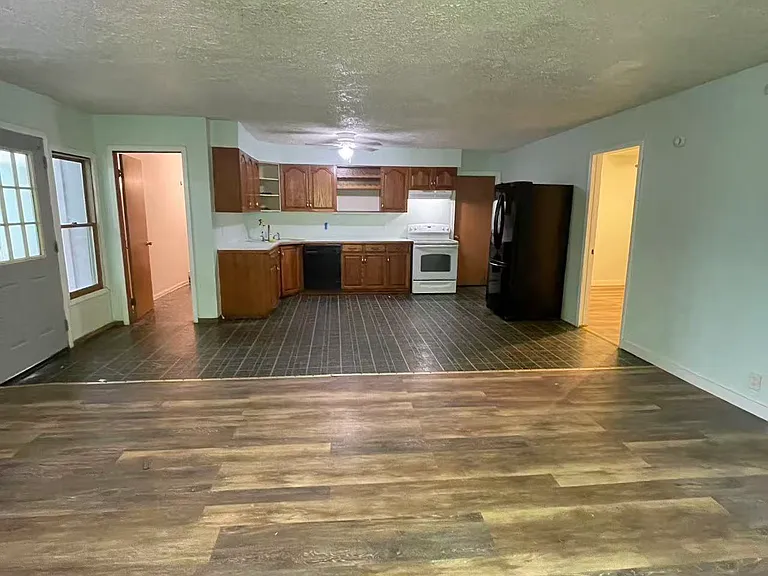 2912 E 15th Rd #6 — Photo 2