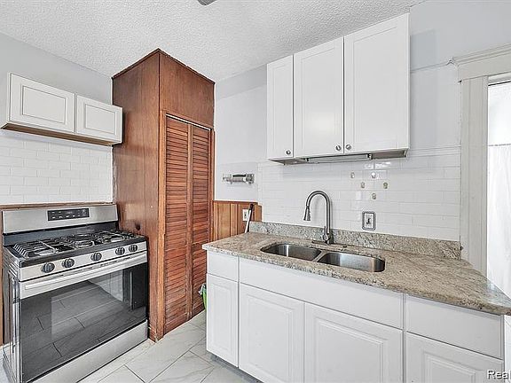 4th image of 9410 McDougall St