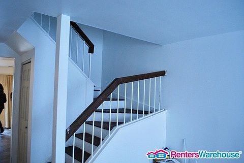 4th image of 8783 Village Green Ct