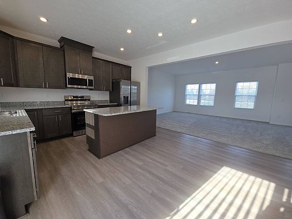 4th image of 2707 McHenry Dr