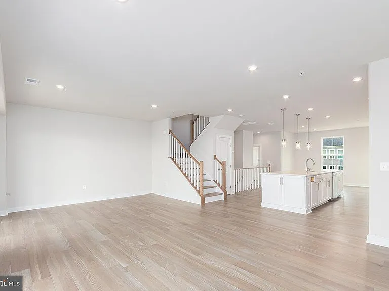 1687 Dunnington Pl — Photo 4