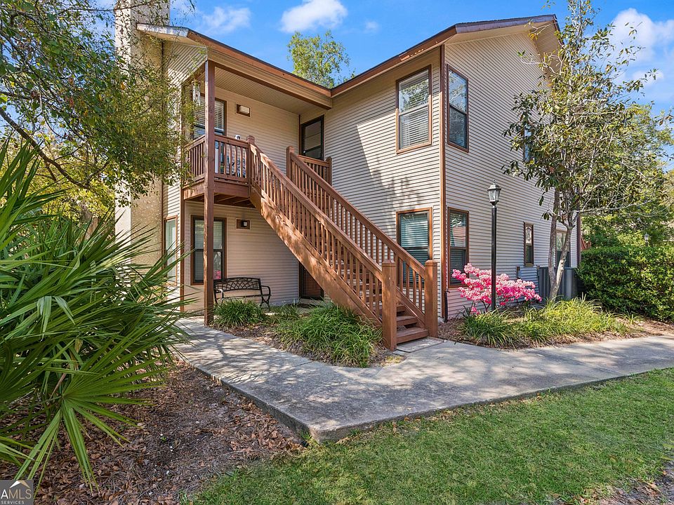 1st image of 215 Harbour Oaks Dr