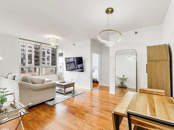 5th image of 421 W Huron St APT 1006