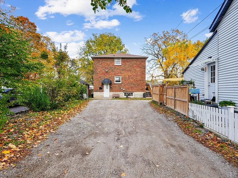 176 Sydenham St #UPPER — Photo 3