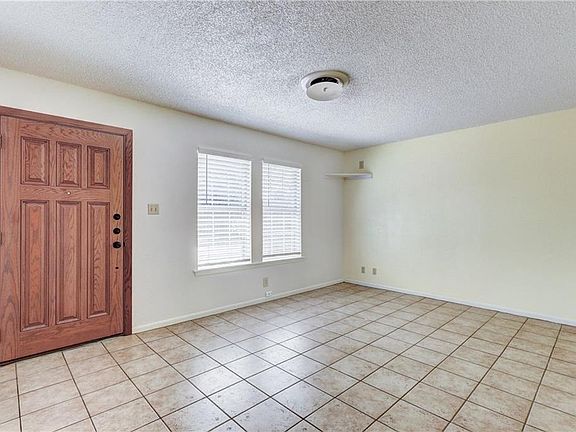 3rd image of 2408 Ventura Dr