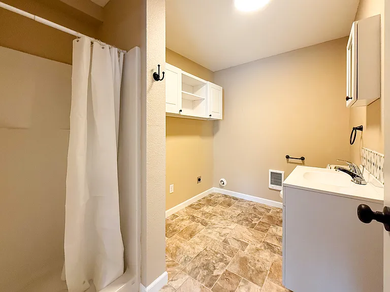501 E 2nd Ave #1 — Photo 5