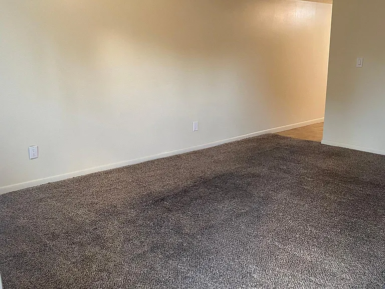 338 E Center St — Photo 11
