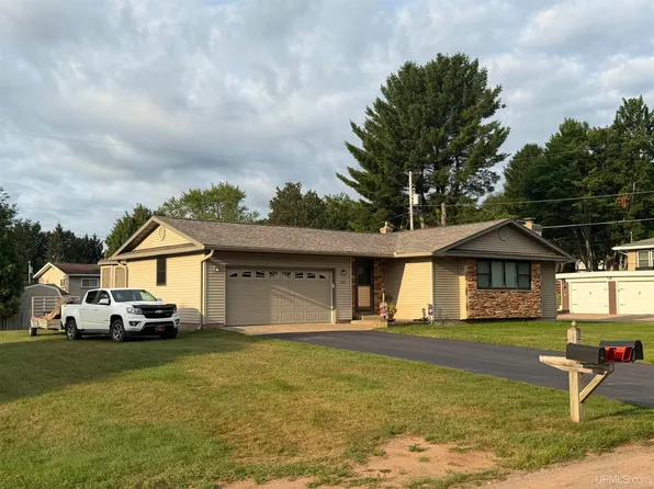 1785 Ellsworth St, Ishpeming, MI 49849