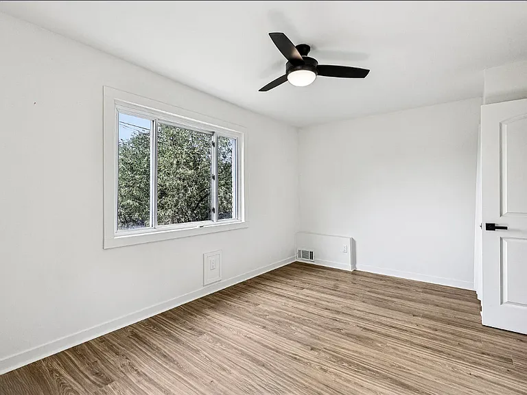 Master Bedroom (1)