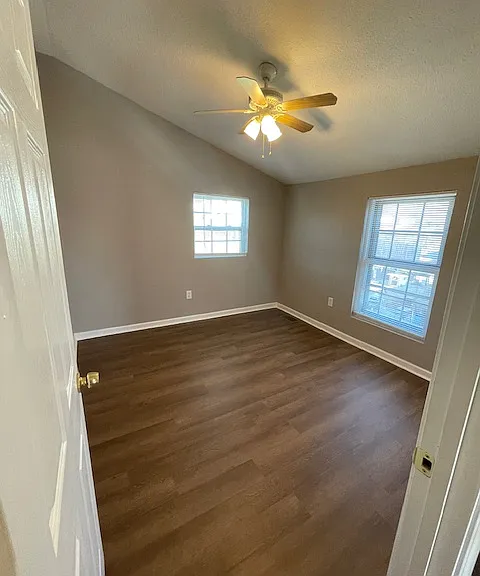 5030 Woodend Ave — Photo 14