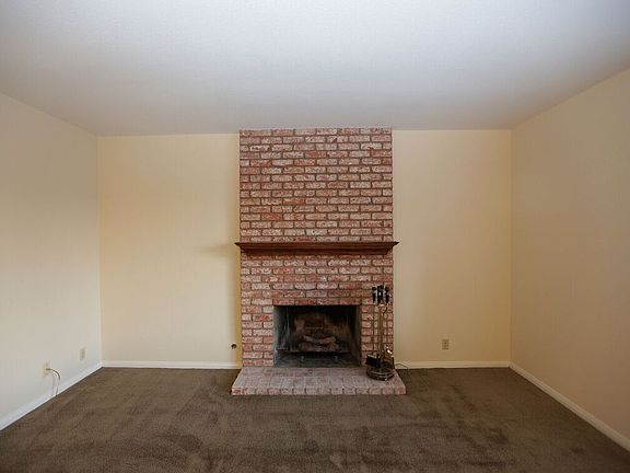 5th image of 478 Borden Cir