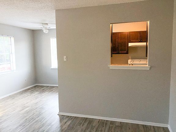 4th image of 1003 E Burleson St #3