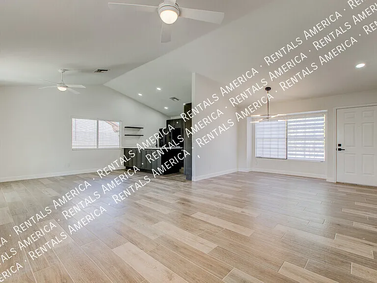 819 W Ross Ave — Photo 8