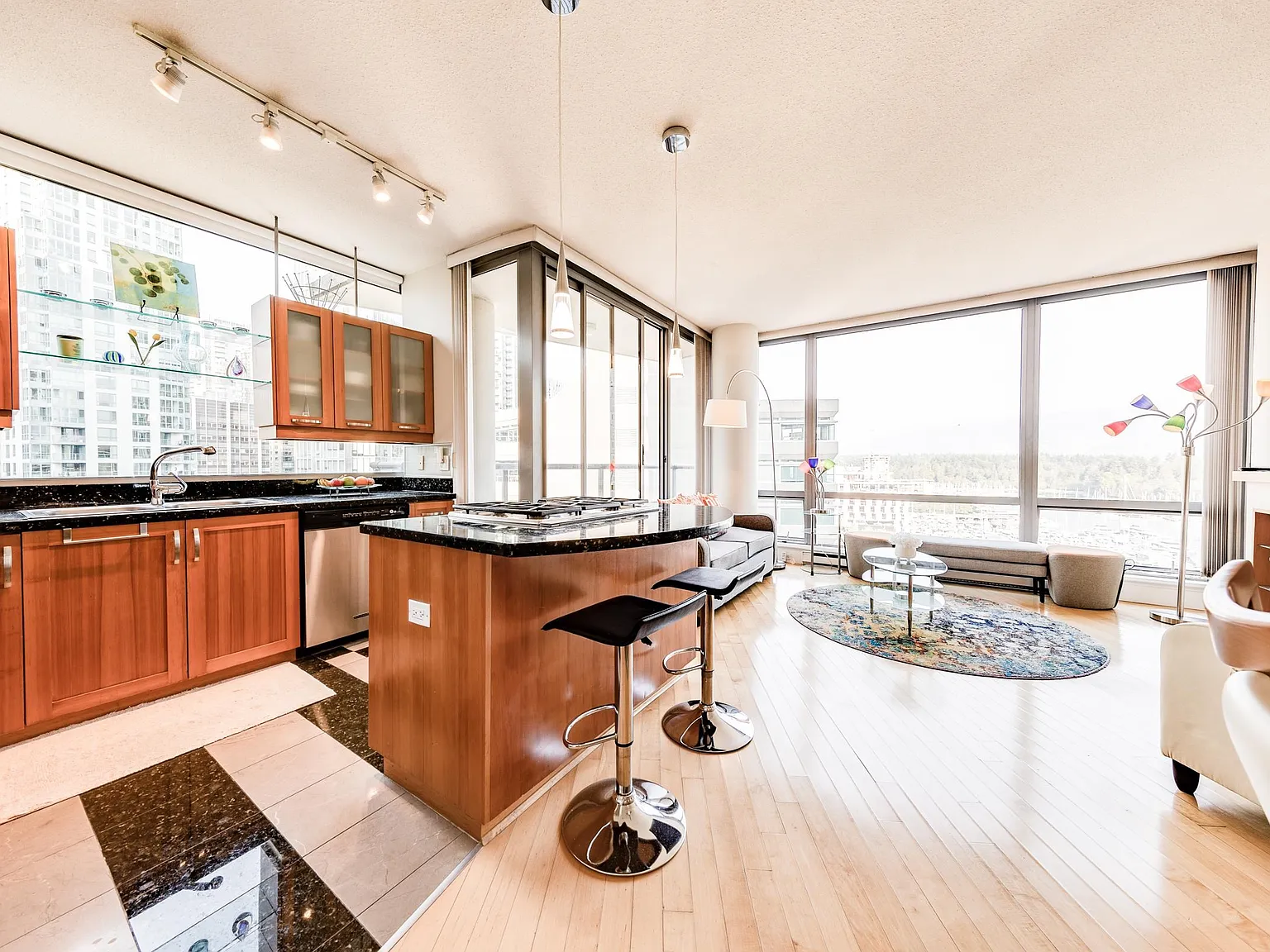 2 bed, 911 sqft, $4,200 — Photo 4