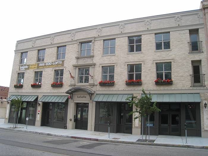 1st image of 255 W 7th St #25