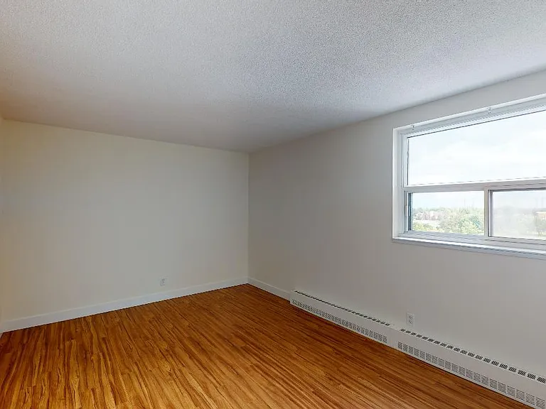 2470 Southvale Cres — Photo 95
