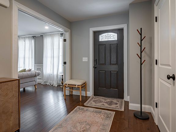 5th image of 285B Webster Street
