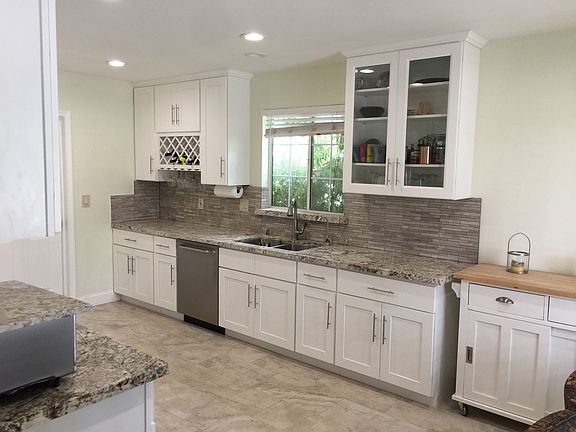 5th image of 531 Ramona Ave