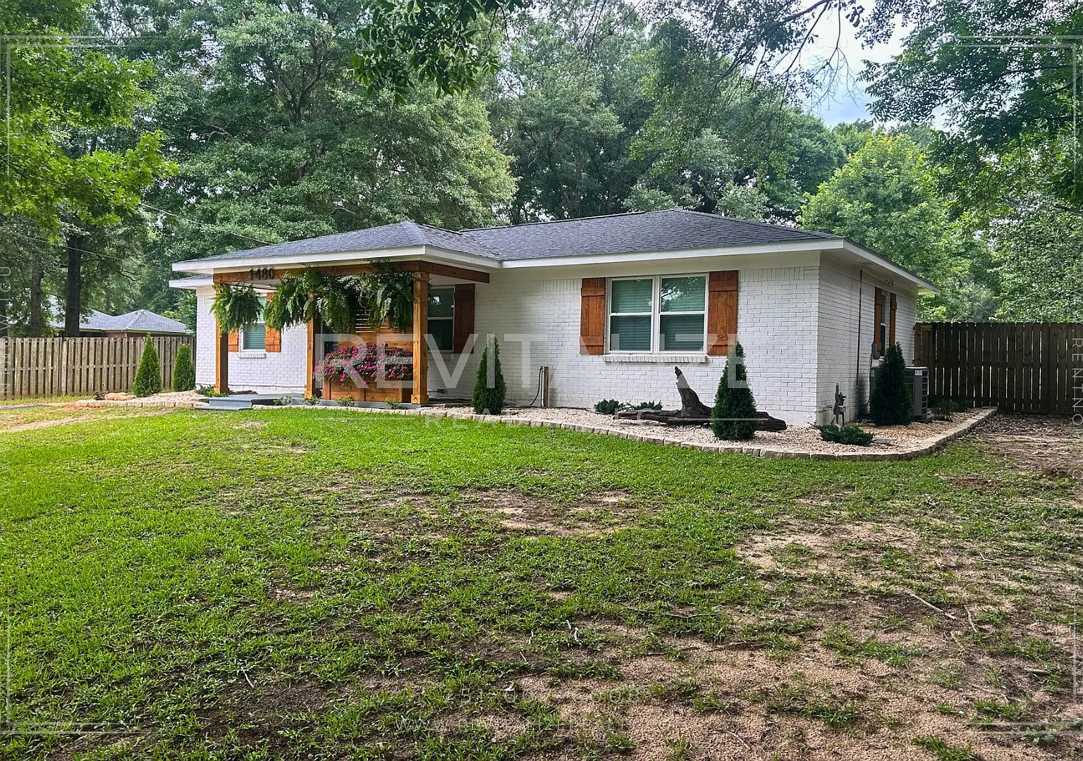 Coming Soon!! Stunning 3 Bedroom Home In West Mobile! — Photo 4
